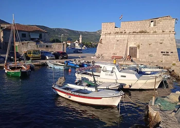 Kuca Za Odmor Lara Hébergement de vacances *