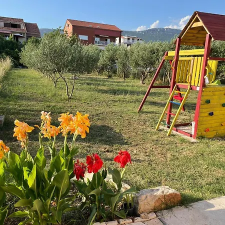 Holiday home Kuca Za Odmor Lara Kastela