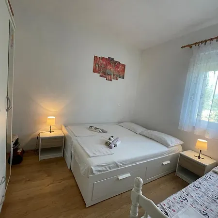Kuca Za Odmor Lara Holiday home