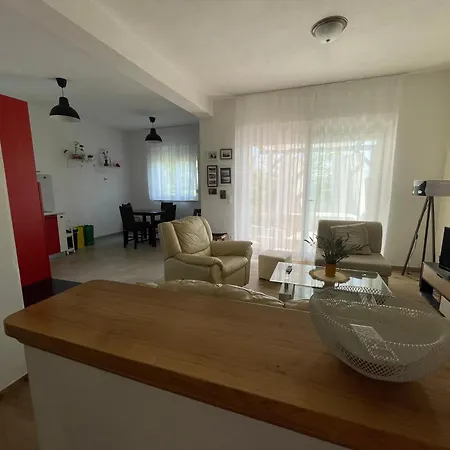 Kuca Za Odmor Lara Holiday home *