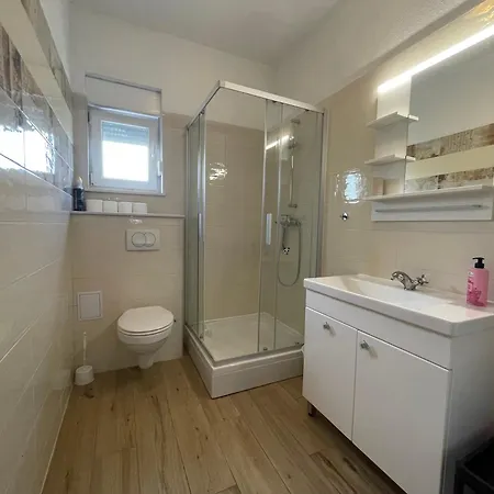 Holiday home Kuca Za Odmor Lara *